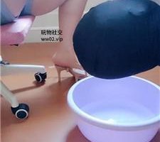 【拽拽】舔高跟玉足/戒尺虐打/伺候沐足 JS240917-15