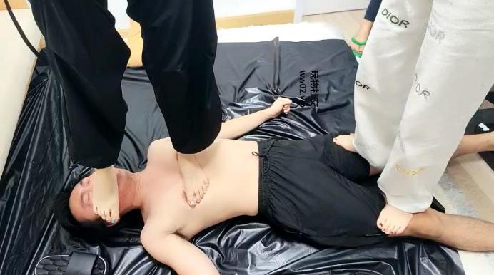 【战一柔】3S姐妹花轮流踩踏抖M【双视角版】 bf44695