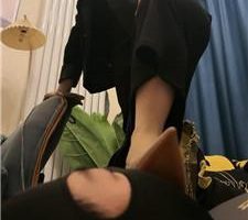 【辣姐】驯化人形犬-吃狗粮/啃臭脚/鞭打耳光转胯 JS241026-9