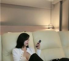 【黛樱】下跪伺候恋足舔 JS241028-35