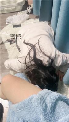 【小凤梨】母畜伺候我们就寝 JS241201-31