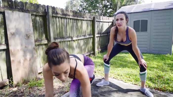 剧情-偷窥女神健身的毛贼!正好抓起来闻女神的臭棉袜和臭汗脚! O-210819-2