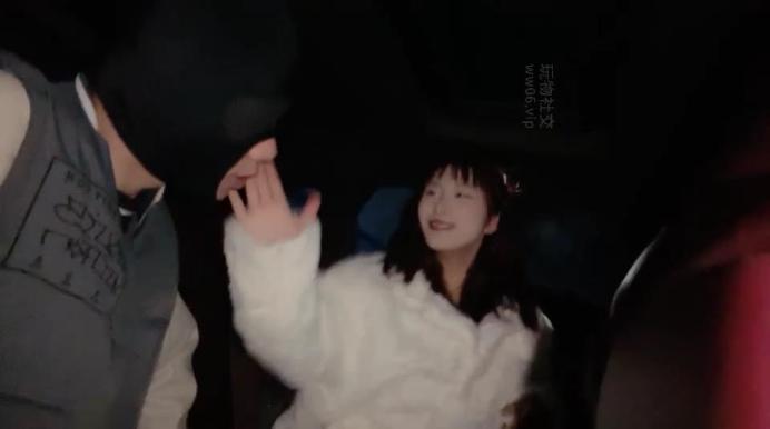 【狗哥】超市开发素人-手捂窒息/裸足脚耳光 JS241210-7