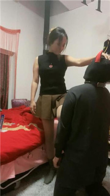 【露娜夫妻】喂口水/掐乳/肉丝脚深喉/强制闻臭鞋 JS241212-18