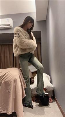 【狗哥】高跟碾压踩/肉丝脚捂脸/牛仔裤坐脸窒息 bf48284