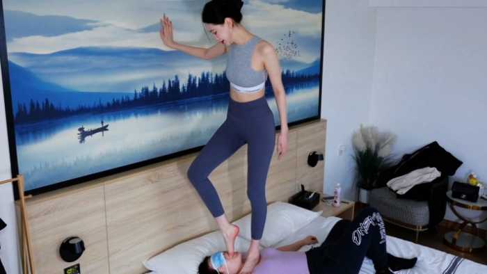 【超级女M】被175艾琳踩踏玩弄 JS241219~2