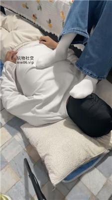 【小胖墩】白袜脚玉足蹂躏踩家奴 JS241227-6