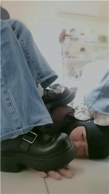 【文文文文】双S-桌底视角-黑鞋白鞋蹂躏踩 JS250116-13