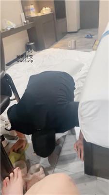 【小凤梨】纹身学生妹的脚下奴隶 JS250119-33