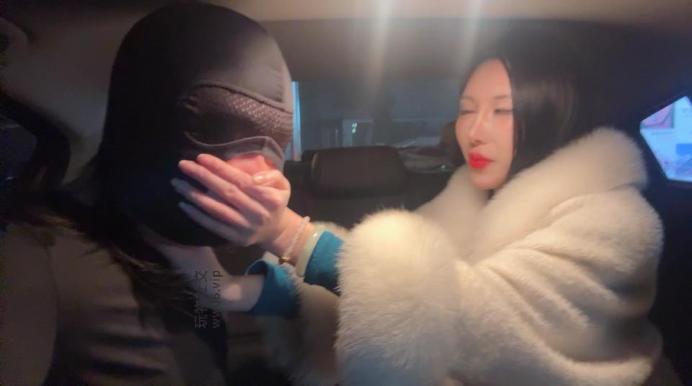 【素人挖掘机】车内调-高跟肉丝美腿虐 bf49655