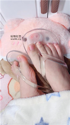 【乔乔在这里】裸足+透明拖鞋+数字寸止    250203-17