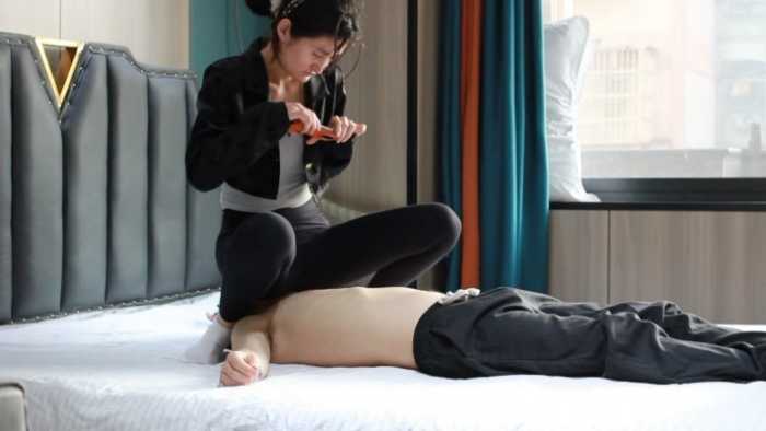 【黑丝诱惑】素人篇：服装系大一学生蔓蔓的初次调教拍摄 YC-250303-9