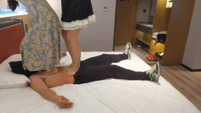 女大小姿和小婵的肉丝双踩 YC-250401