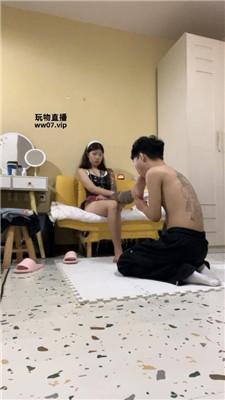 【煎饼狗子】纹身小妹的脚下奴 JS250422-18