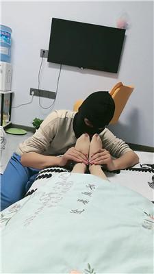 【鱼主】床边肉丝脚狂舔 JS250509-12