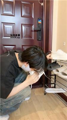 【冰冰】邻居偷闻运动鞋被发现 bf53325