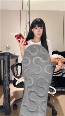 【瑶瑶】棉袜脚踩食物    250526-22