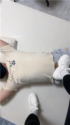 【琼菲】小白鞋白袜踩地毯奴 JS250608-20