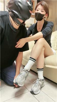 【八月女主】夜跑后原味鞋袜玩贱奴 bf54607