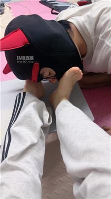 【陌离】下班后让家奴舔臭脚丫 JS250621-18