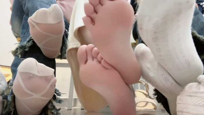 三人小姐姐脚下羞辱 YC-250628-3