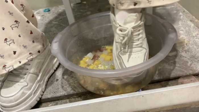 三位小姐姐水果罐头制作 YC-250628-2