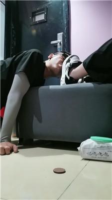 【文文文文】私人影院陪看-舔脏鞋白袜 JS250711-9