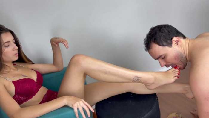 长腿女孩玉足踩踏深喉折磨奴隶-英文字幕 JS250714~4