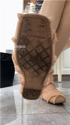 【凹凸曼】桌底视角偷窥    250716-2