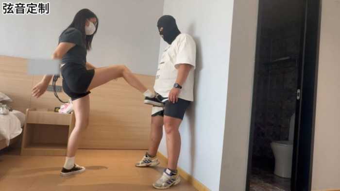 【睹物丝拍】莹莹暴力踢档色狼摄影 ACYC-4836