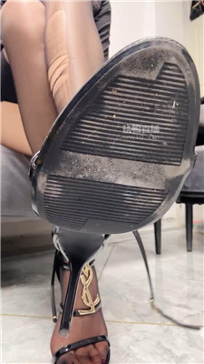 【兔兔酱】锁奴乳母加固黑丝凉高    250810-24