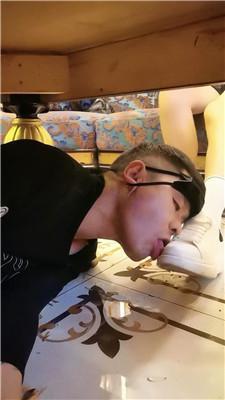 【文文文】KTV-陪酒小妹小白鞋白袜辱 JS250823-41