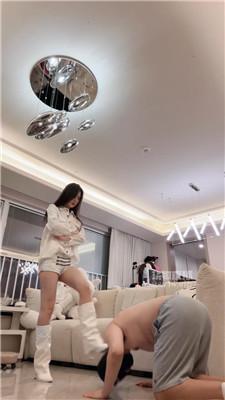 【伊楠】高跟连环踢裆-踩踏 bf57723