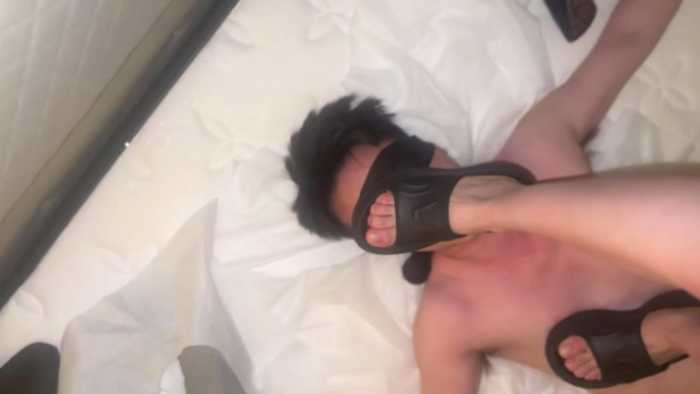 【黑丝诱惑】足浴踩背馆00后美女技师初次调教 YC-251007