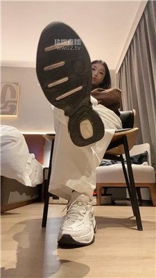 【海绵大大】运动鞋白棉袜    251023-5