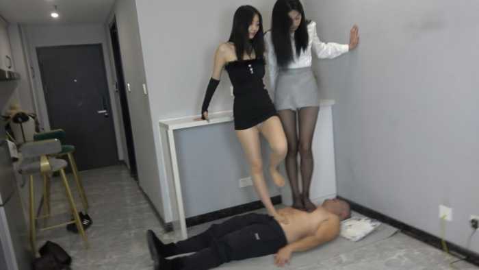 双主黑丝肉丝踩踏贱狗，踩踏狗头 YC-251117-9