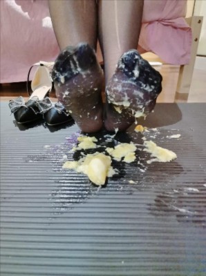 黑丝踩香蕉 JS251203~6