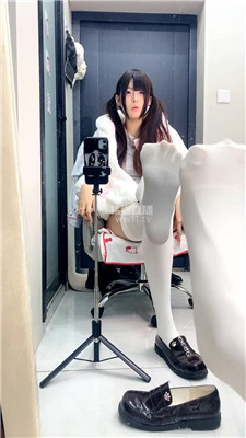 【小懿】反差甜妹白丝盯炸    251220-32