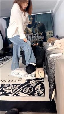 【小猫】圈养狗求圣水 JS251228-28