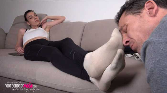 清理女王MIA才运动完的臭白袜和运动鞋 JS260112~3