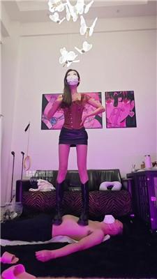 【模特】闻原味-重度踩踏贱狗 JS260202-9