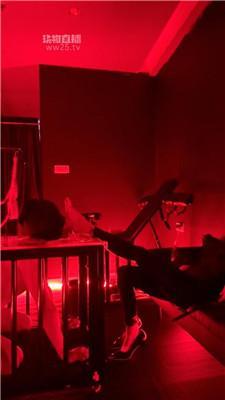 【夏盈盈】调教带锁废物强制舔脚 JS260316-6