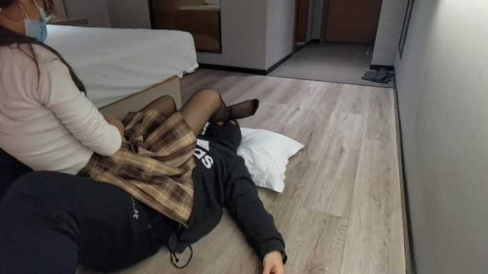 黑丝踩小象舔脚添腿 YC-260328