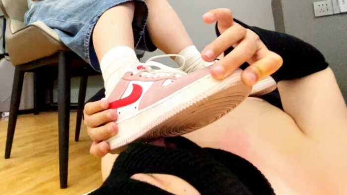 【念安工作室】素人系列：给素人小姐姐舔鞋底 YC-260529-4