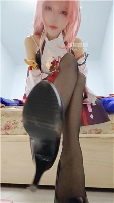 【美少女战士】cos八重神子羞辱下黑丝裸足 260617-22