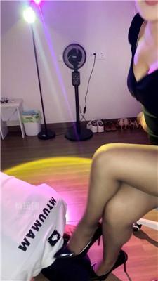 【长春十七】女技术黑丝高跟虐   JS260827-15